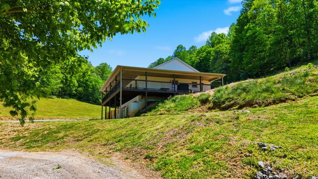 2431 Free State Rd, Gainesboro, TN 38562
