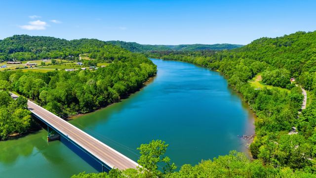 2431 Free State Rd, Gainesboro, TN 38562