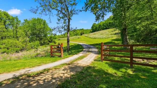2431 Free State Rd, Gainesboro, TN 38562
