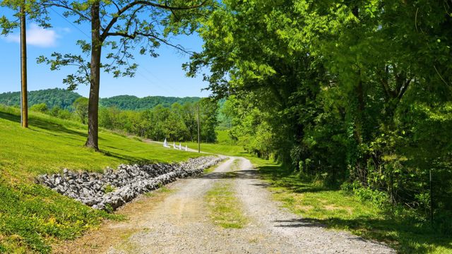 2431 Free State Rd, Gainesboro, TN 38562