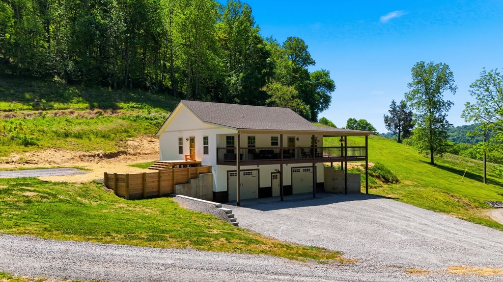 2431 Free State Rd, Gainesboro, TN 38562