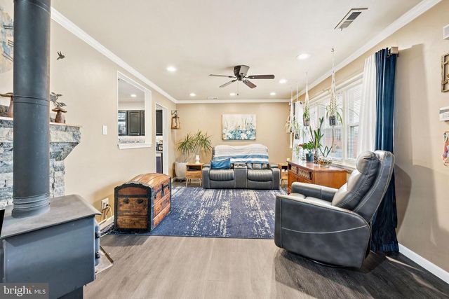 252 N DENNIS DR, Clayton, NJ 08312