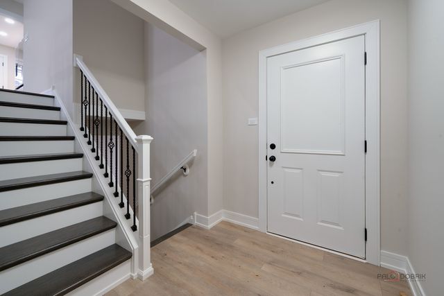 214 W Hintz Road, Arlington Heights, IL 60004