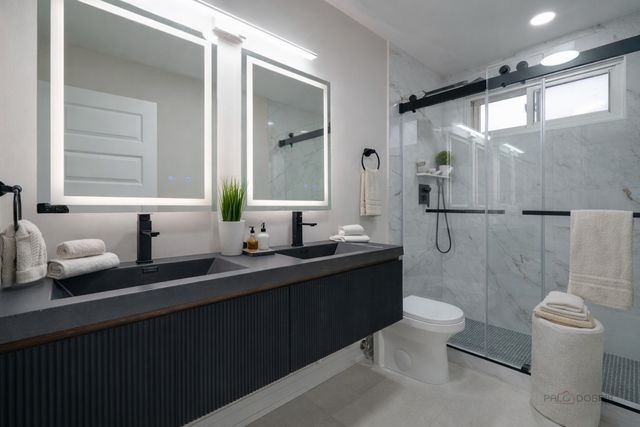 214 W Hintz Road, Arlington Heights, IL 60004