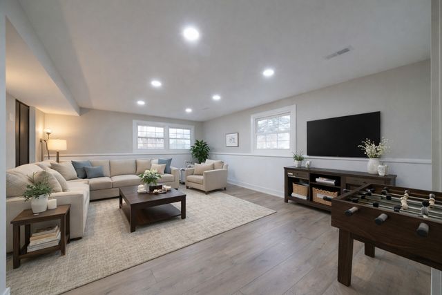 214 W Hintz Road, Arlington Heights, IL 60004