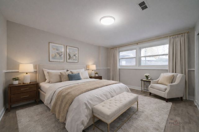 214 W Hintz Road, Arlington Heights, IL 60004