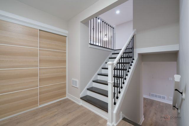 214 W Hintz Road, Arlington Heights, IL 60004