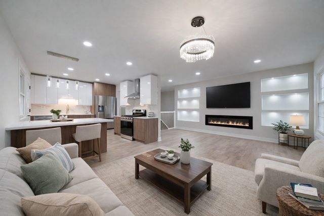 214 W Hintz Road, Arlington Heights, IL 60004