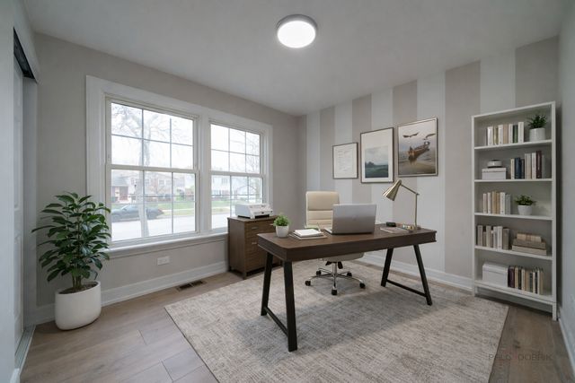 214 W Hintz Road, Arlington Heights, IL 60004