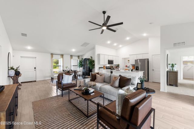 272 Bellbrook Street SE, Palm Bay, FL 32909