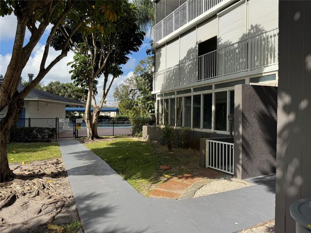 3850 Washington Street 102, Hollywood, FL 33021