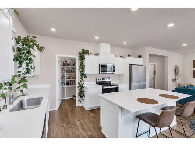 123 QUARTZ Way, Kalama, WA 98625