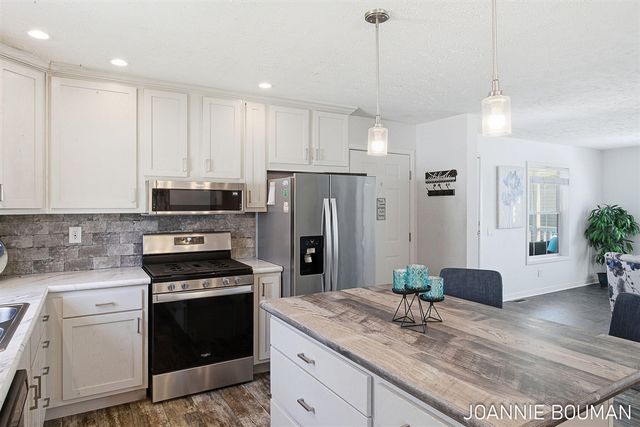 5230 E Sunfield Lane, Holland, MI 49423