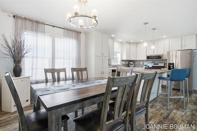 5230 E Sunfield Lane, Holland, MI 49423