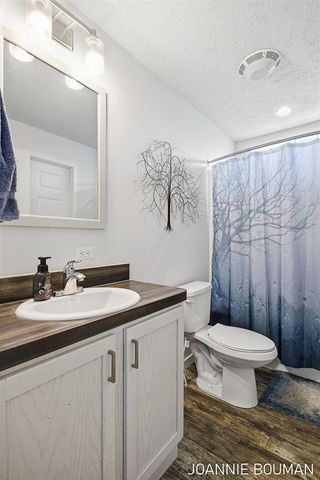 5230 E Sunfield Lane, Holland, MI 49423