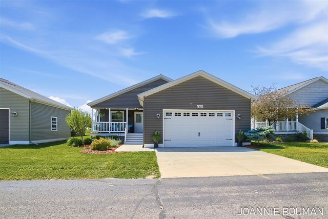 5230 E Sunfield Lane, Holland, MI 49423
