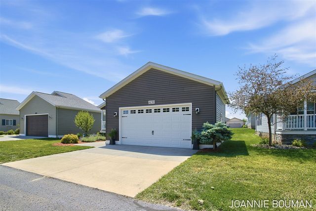 5230 E Sunfield Lane, Holland, MI 49423