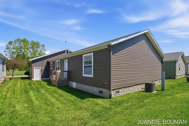 5230 E Sunfield Lane, Holland, MI 49423