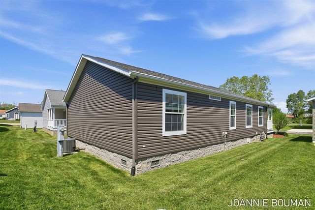 5230 E Sunfield Lane, Holland, MI 49423