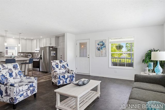 5230 E Sunfield Lane, Holland, MI 49423