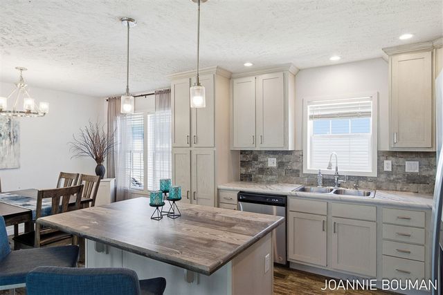 5230 E Sunfield Lane, Holland, MI 49423