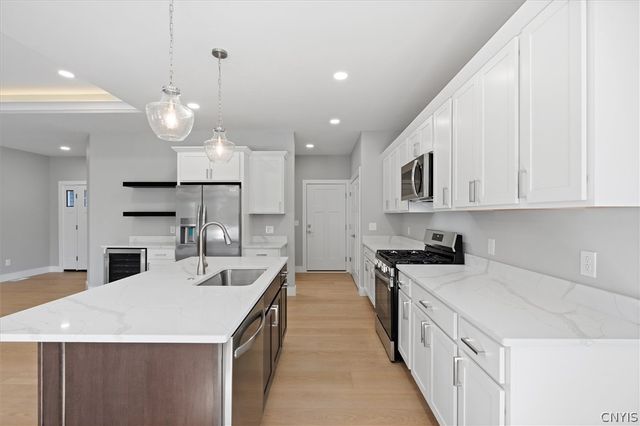 6208 Leslieanne Path, Cicero, NY 13039