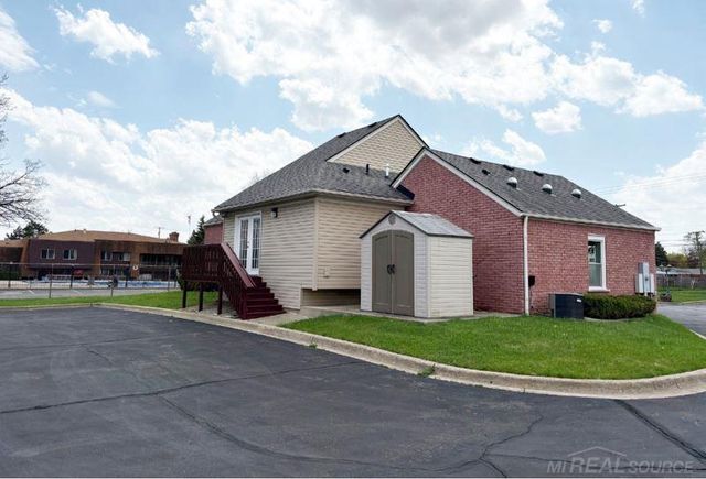 31500 Schoenherr Road, Warren, MI 48088