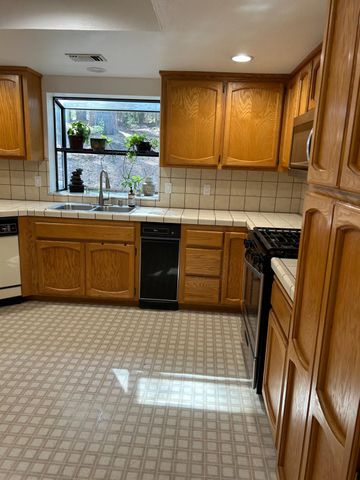 3441 Spirit Ln, Pollock Pines, CA 95726