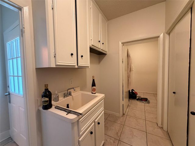 222 Pin Oak Drive, Baytown, TX 77520