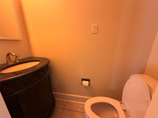 222 Pin Oak Drive, Baytown, TX 77520
