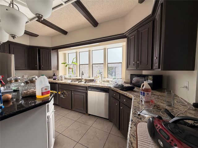 222 Pin Oak Drive, Baytown, TX 77520