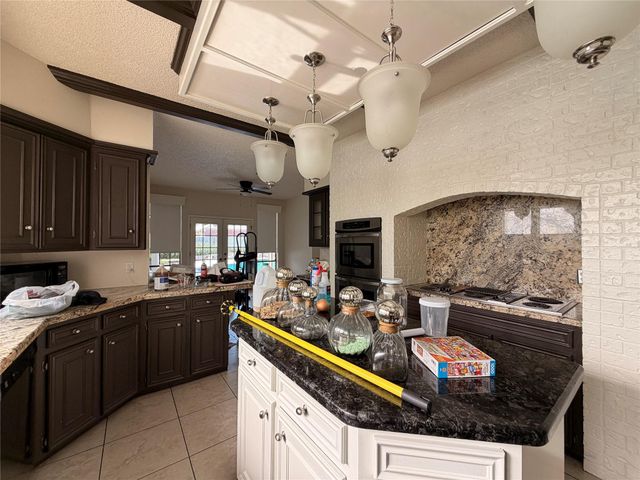 222 Pin Oak Drive, Baytown, TX 77520
