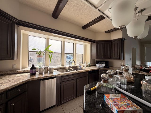222 Pin Oak Drive, Baytown, TX 77520