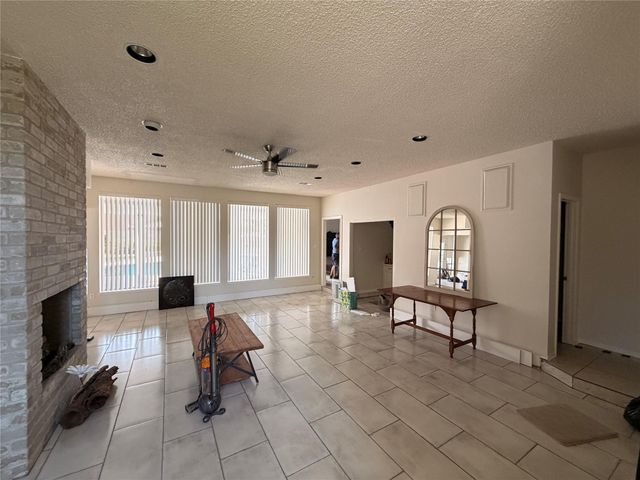 222 Pin Oak Drive, Baytown, TX 77520