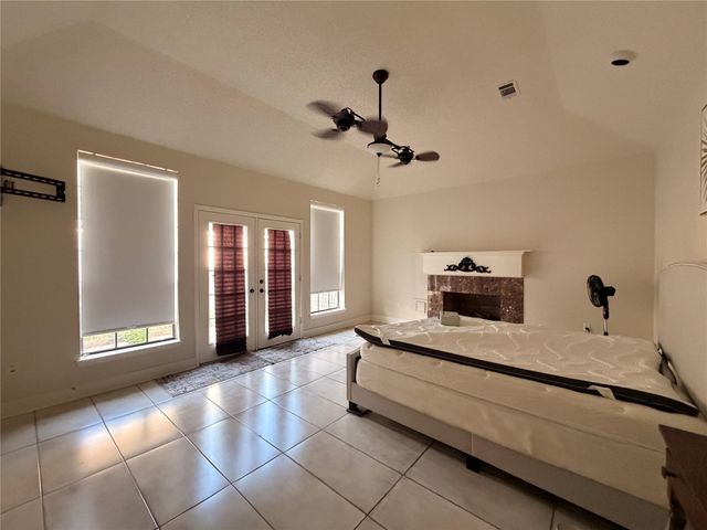 222 Pin Oak Drive, Baytown, TX 77520