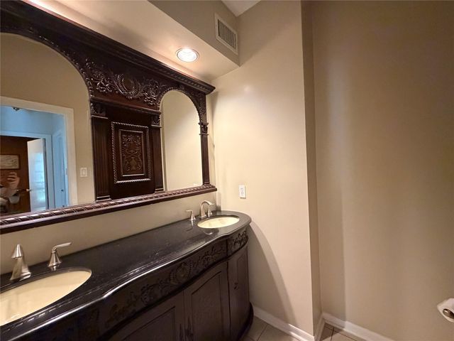 222 Pin Oak Drive, Baytown, TX 77520