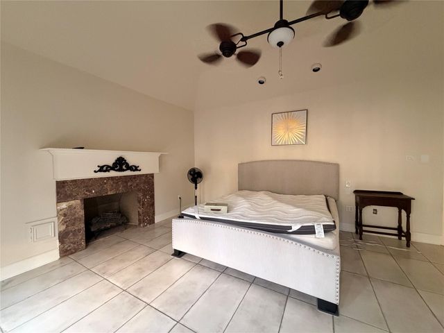 222 Pin Oak Drive, Baytown, TX 77520