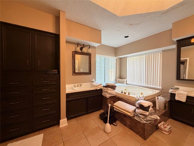 222 Pin Oak Drive, Baytown, TX 77520