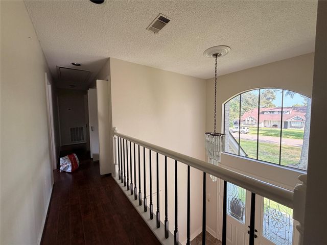 222 Pin Oak Drive, Baytown, TX 77520