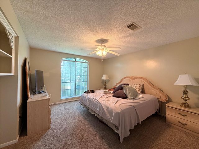 222 Pin Oak Drive, Baytown, TX 77520