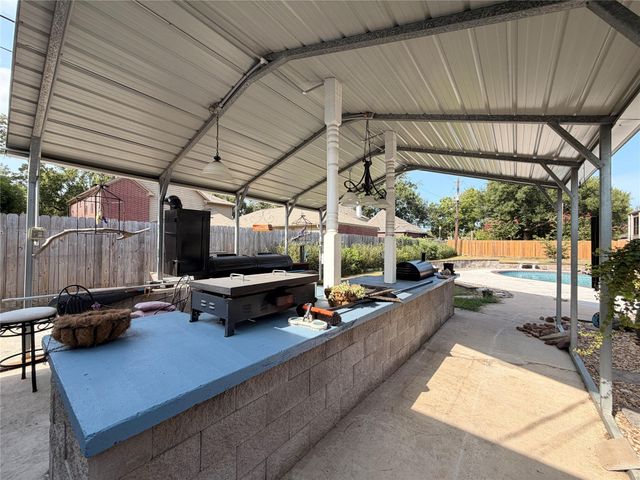 222 Pin Oak Drive, Baytown, TX 77520
