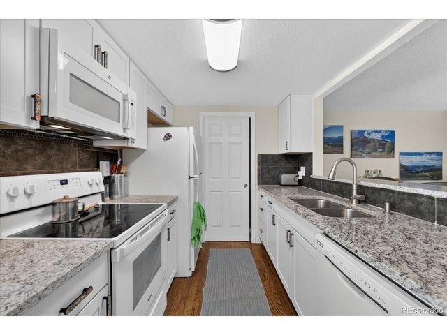 2011 S Helena St D, Aurora, CO 80013