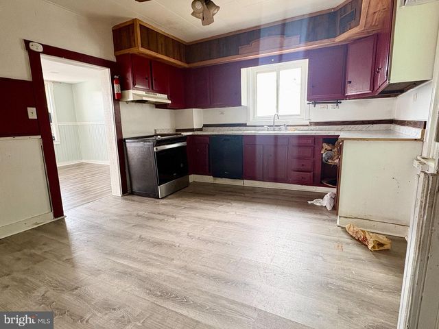 436 W SAVORY ST, Pottsville, PA 17901