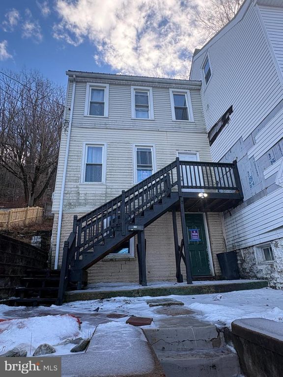 436 W SAVORY ST, Pottsville, PA 17901