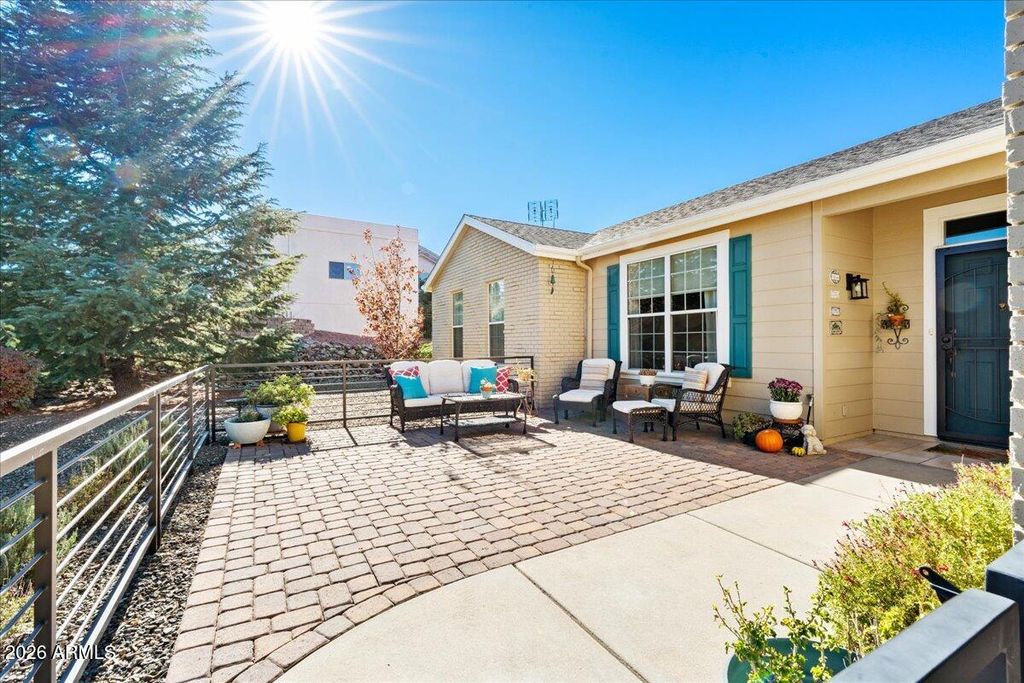 Image 2 of property listing at 1075 LONGVIEW Drive, Prescott, AZ 86305