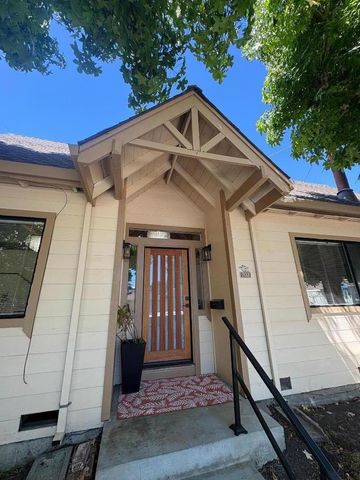 702 Beverly Avenue, Capitola, CA 95010