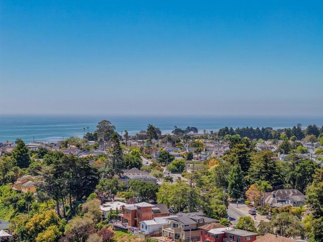702 Beverly Avenue, Capitola, CA 95010