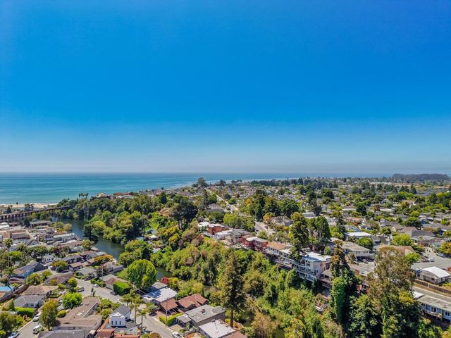 702 Beverly Avenue, Capitola, CA 95010