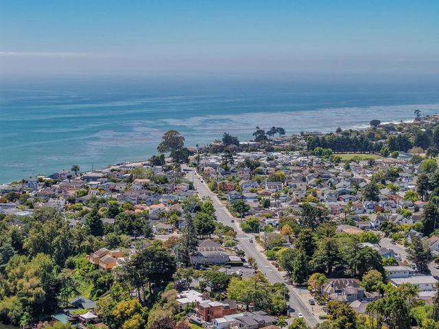 702 Beverly Avenue, Capitola, CA 95010