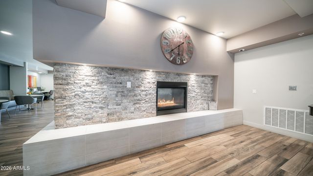 2511 W QUEEN CREEK Road 303, Chandler, AZ 85248